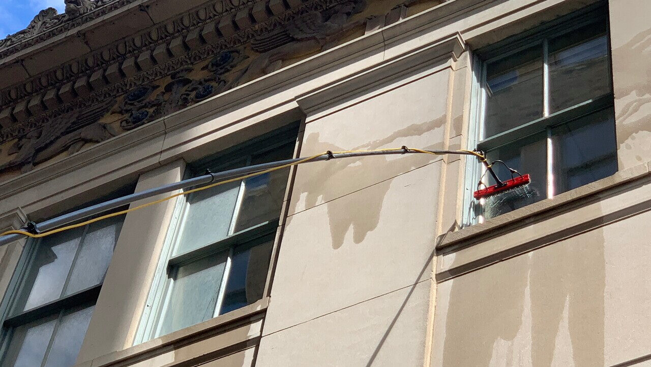 large-Exterior Window Cleaning with Pole (1)
